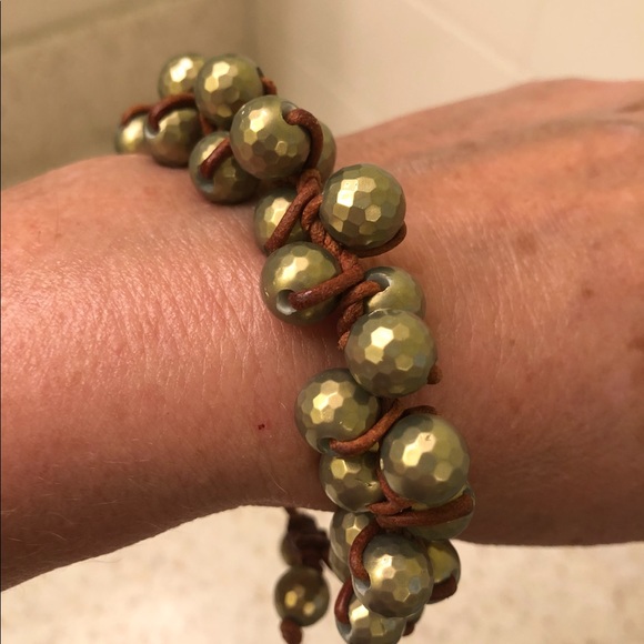 Olive Green Shell Leather Bracelet - Picture 2 of 3